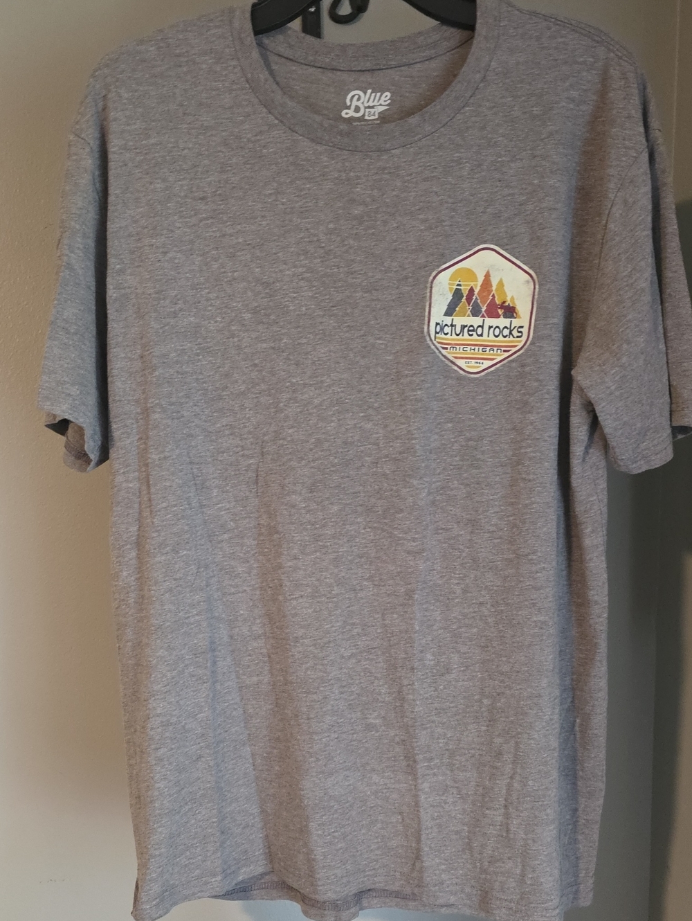 Pictured Rocks Michigan Graphic Tee Size Large